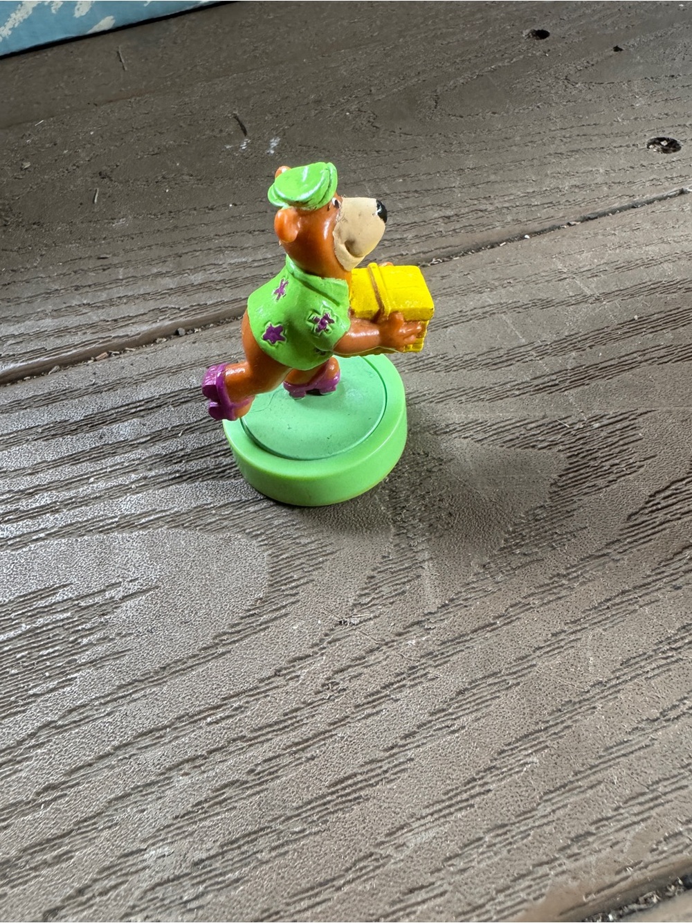 Plastic toy figurine 'Yogi Bear Basket Nabber Glider' from Wendy's Kids Meal